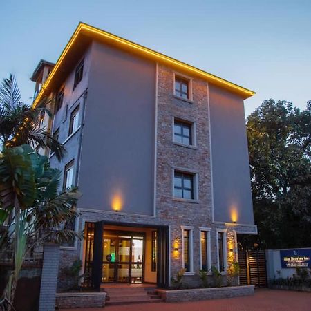 Blue Berries Hotel Entebbe Eksteriør bilde