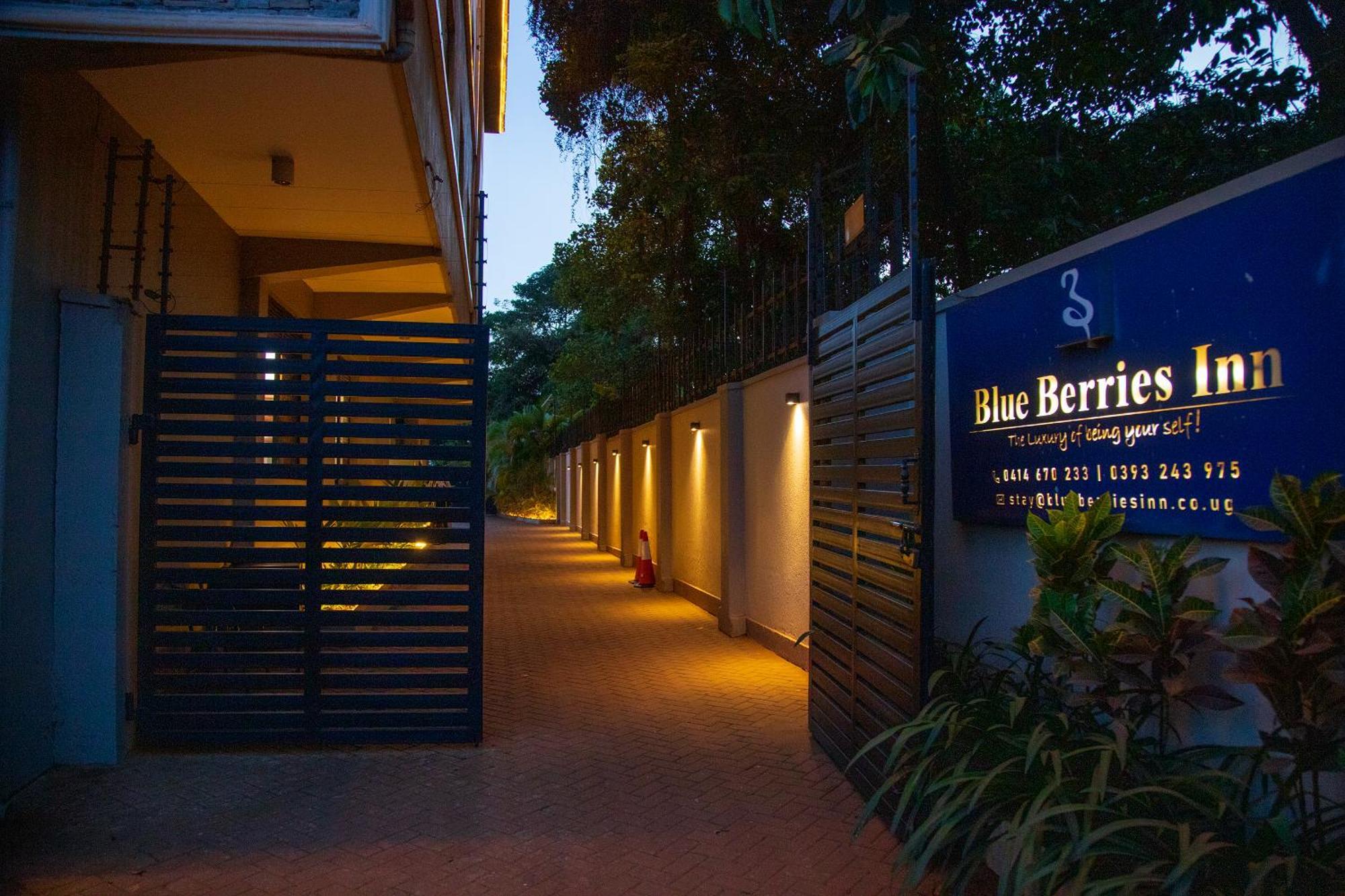 Blue Berries Hotel Entebbe Eksteriør bilde