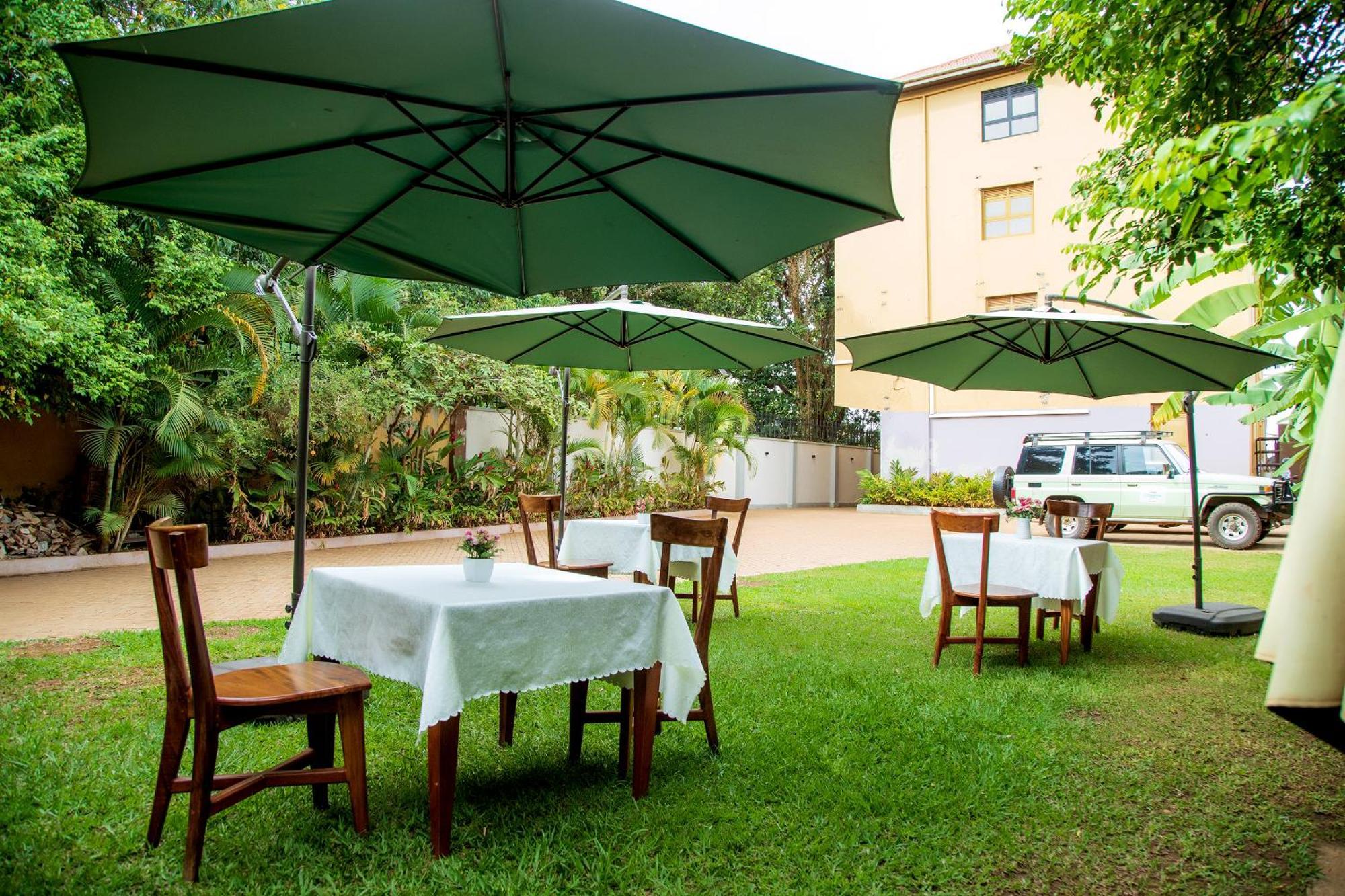 Blue Berries Hotel Entebbe Eksteriør bilde